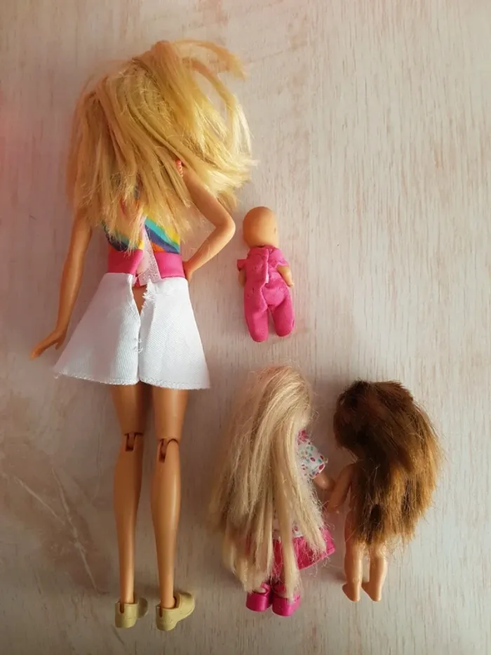 Salon de beauté Barbie et ses enfants - photo numéro 20