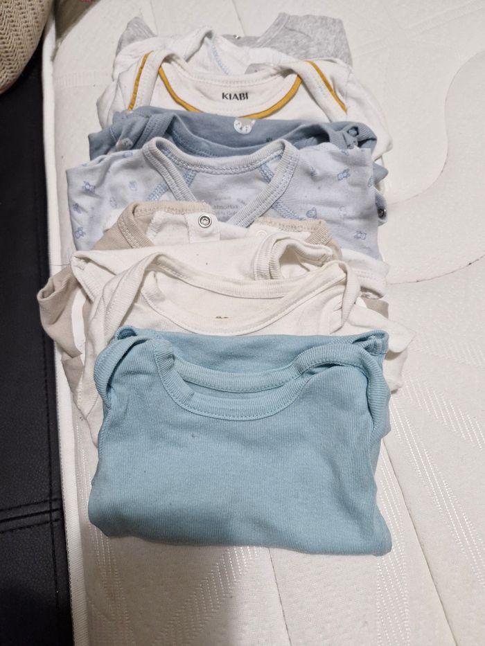 Lot de 8 bodies