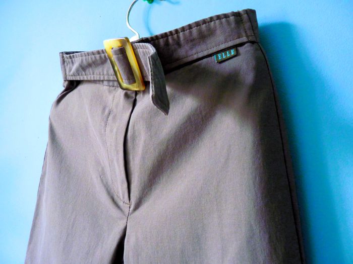 Pantalon Fille ELLE 8 ans Kaki ceinturé TBE - photo numéro 2