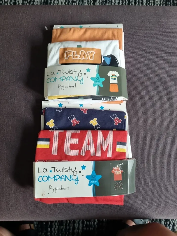 Lot de 2 pyjamas neufs garçon 10 ans