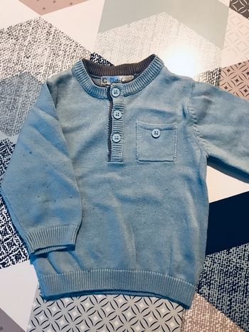 Pull bleu ciel 3 mois