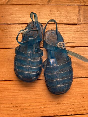 Méduse sandale de plage