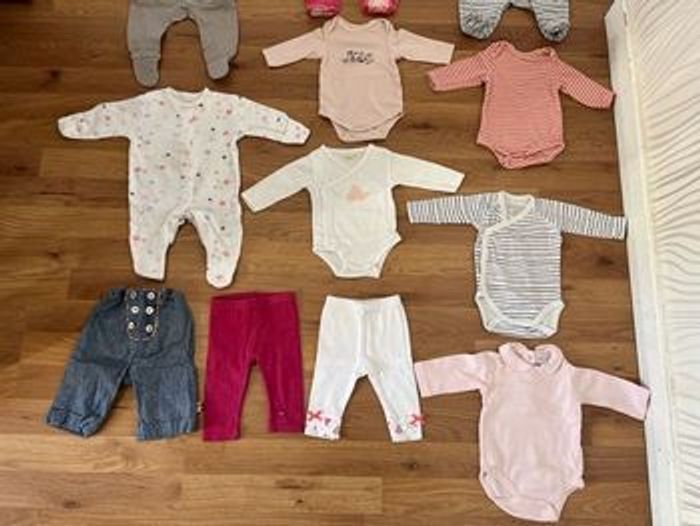 Lot vêtements bébé 1 mois - photo numéro 3