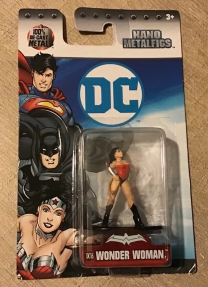 Neuf figurine métal dc wonder woman