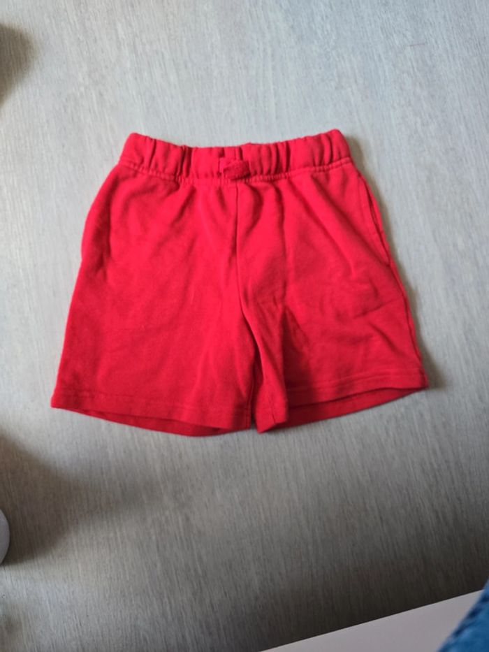 Short rouge