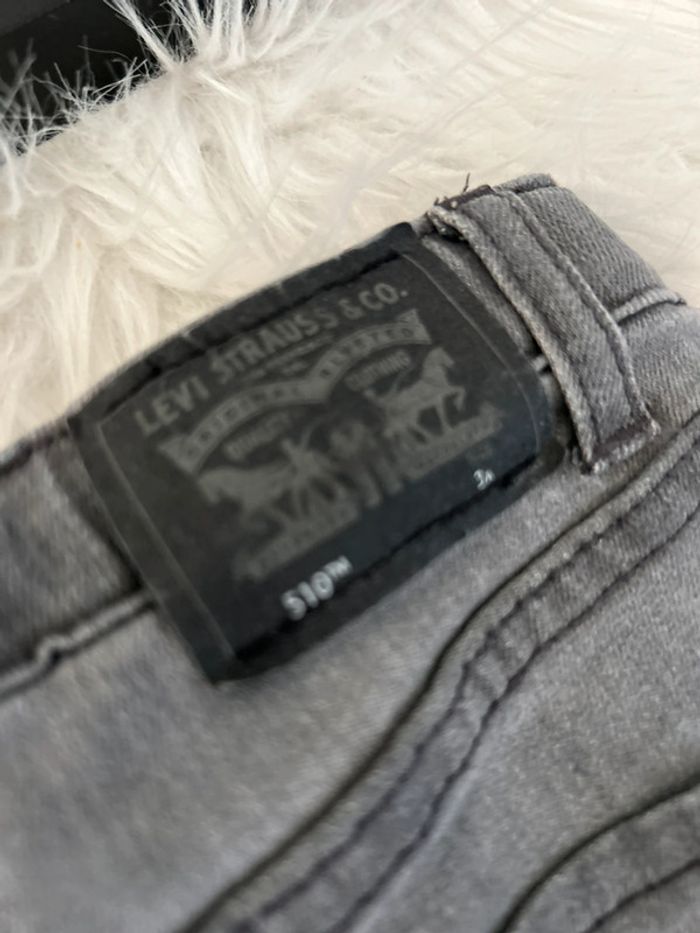 Très beau jeans Lévis 510 gris 🥰 taille 3 ans - photo numéro 5