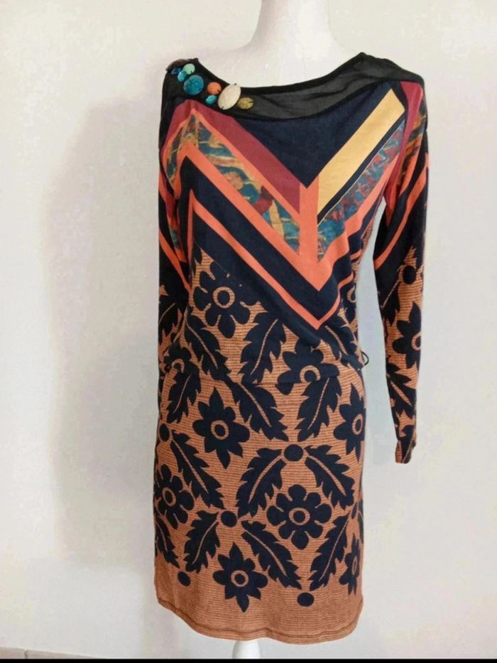 Robe colorée à grosse perles