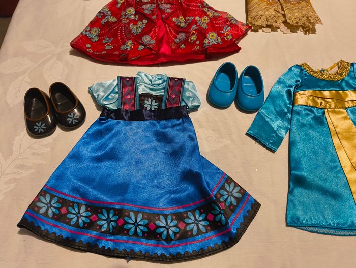 Lot vêtements poupées animator disney - photo numéro 3