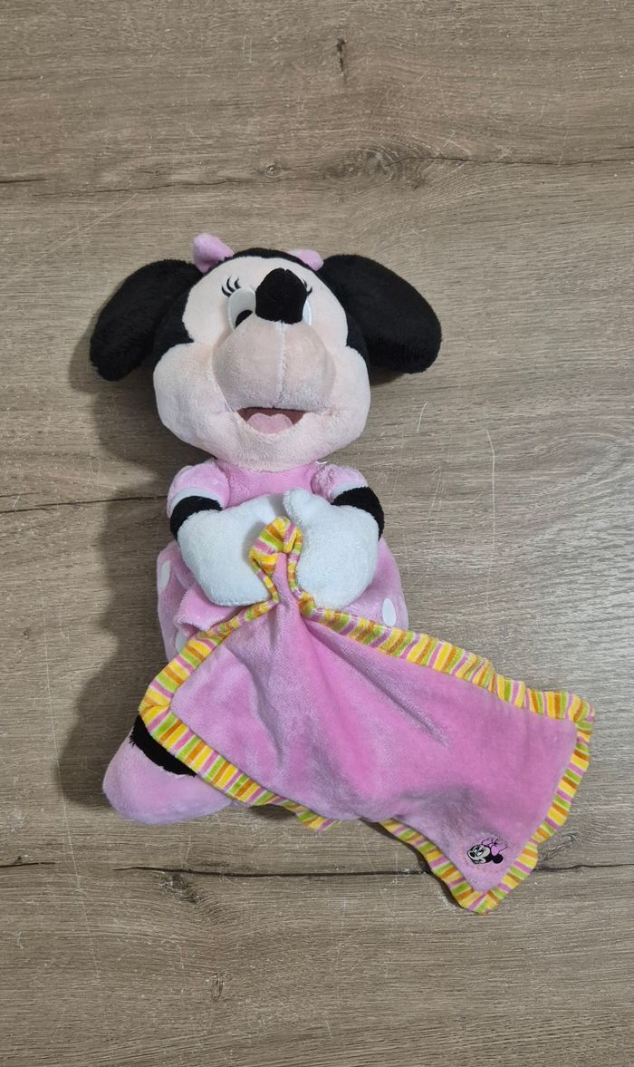 Peluche Minnie avec son doudou - photo numéro 7