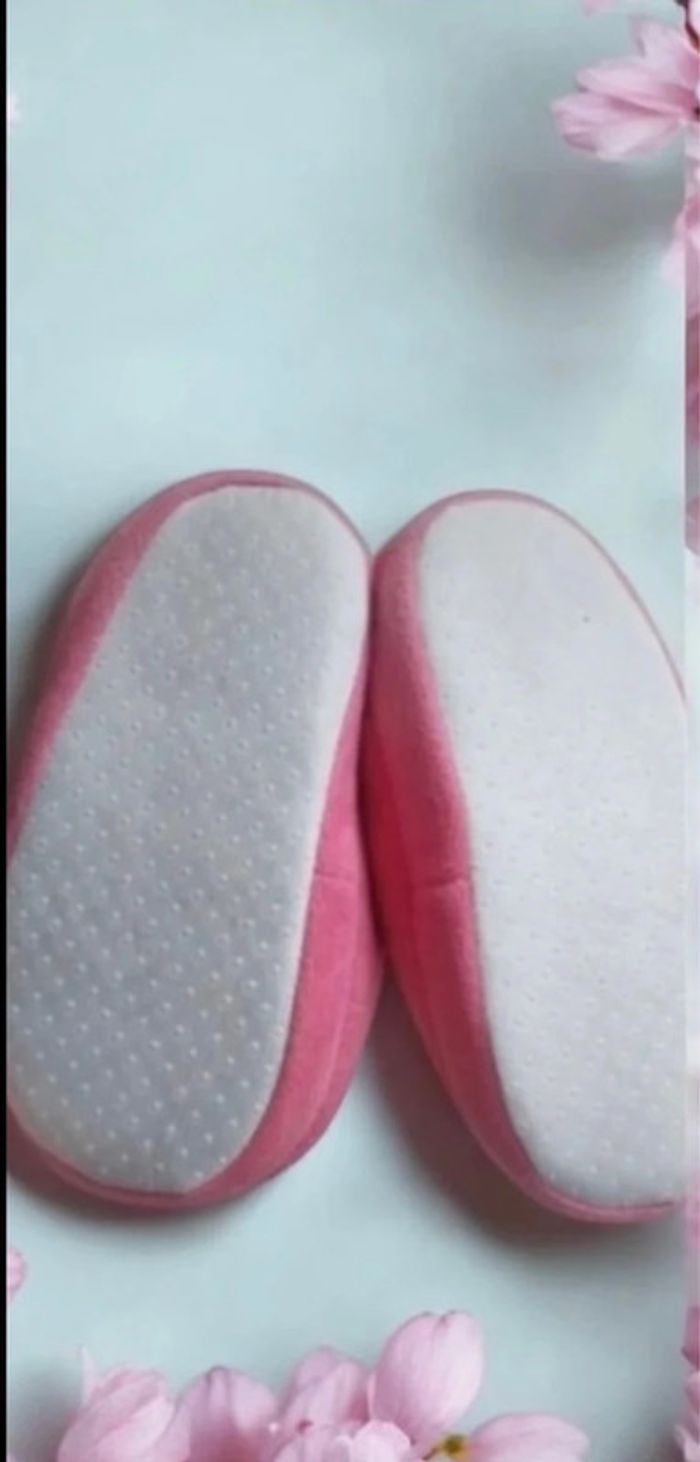🎀 Adorables Chaussons Roses Fourrés Pat' Patrouille taille 24/25🎀 - photo numéro 4