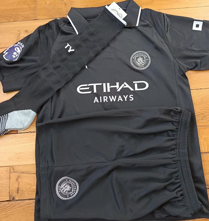 Maillot Haaland taille 14 ans kids football Manchester City 2026 chaussettes patchs - photo numéro 3