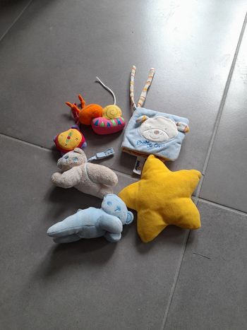 Lot peluche pour arche bébé