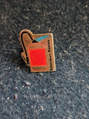 Pins publicitaire extincteurs Nantais