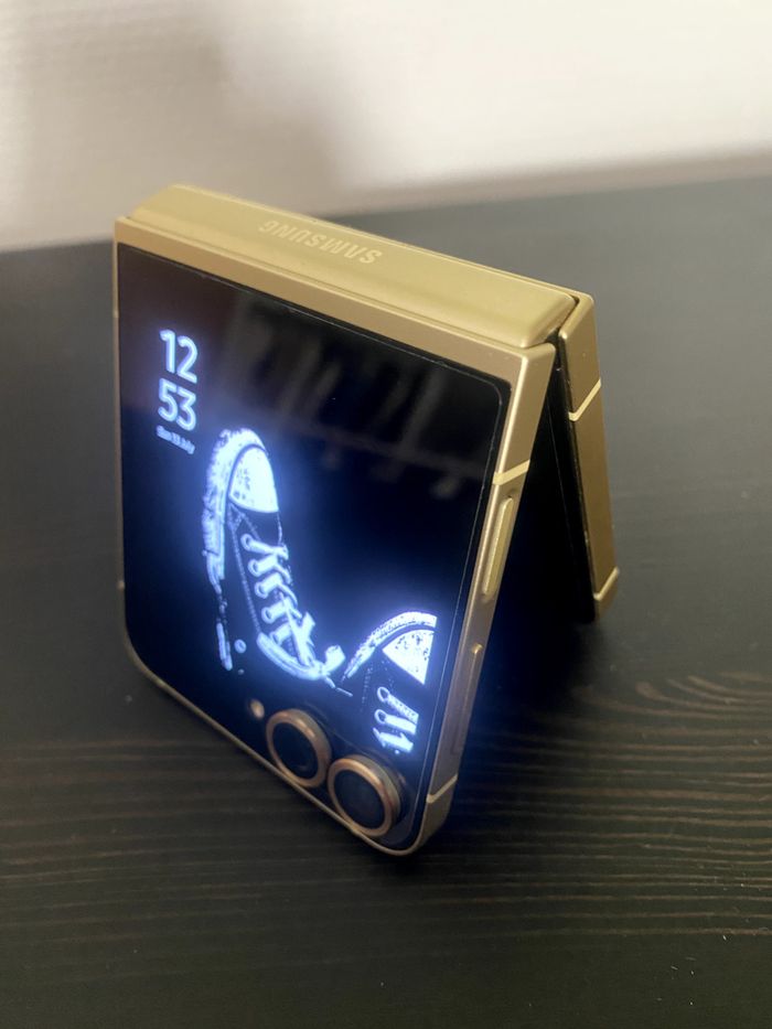 Samsung Galaxy Z Flip6 SM-F741B - 256 Go - jeaune (Déverrouillé) - photo numéro 4