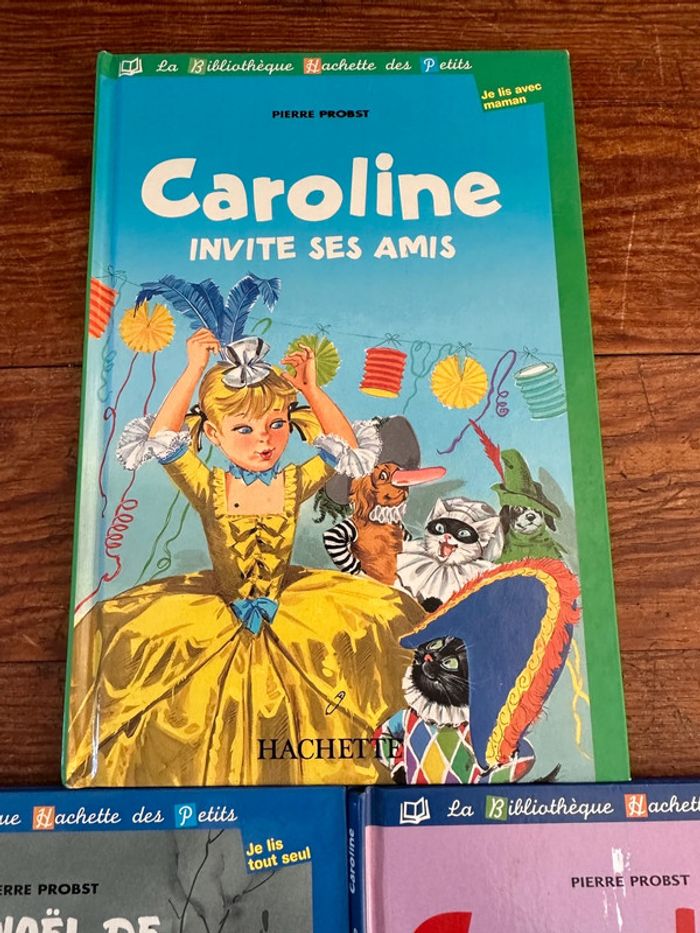 Lot A : Livres Caroline en Amérique + Le Noël + Invite ses amis albums Hachette - photo numéro 4