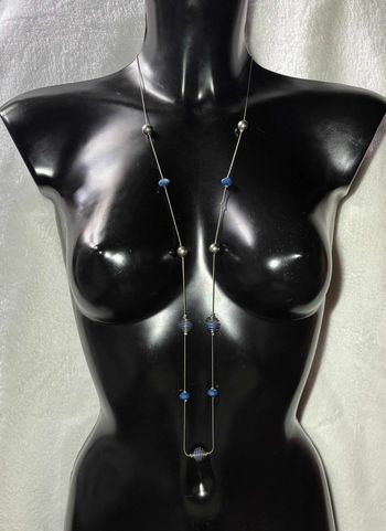 🦋Sautoir argenté et bleu – Élégance moderne