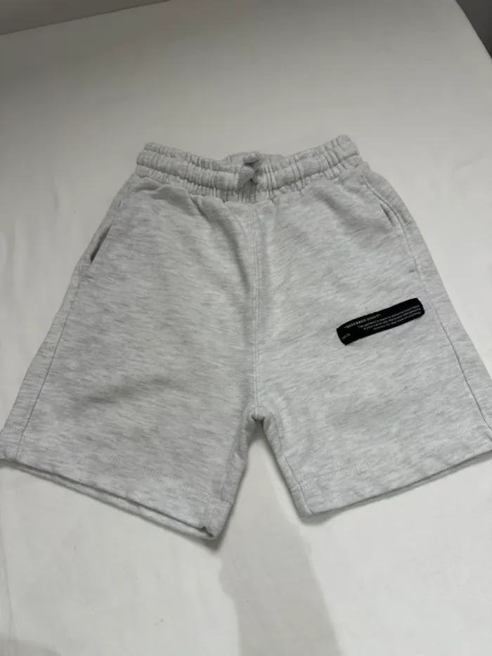 Short gris clair Zara – Taille 7 ans