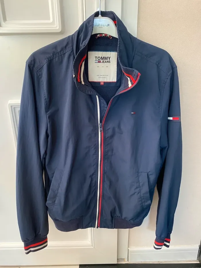 Veste Tommy Jeans Homme – Déperlante & Stylée – Taille S/M