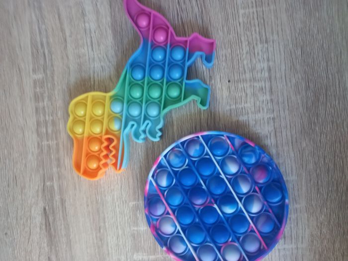 Jeu sensoriel / pop it / jeu anti stress en forme de dinosaure et de rond - photo numéro 4