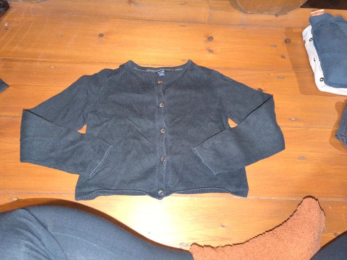 Gilet noir Kiabi doré 6 ans