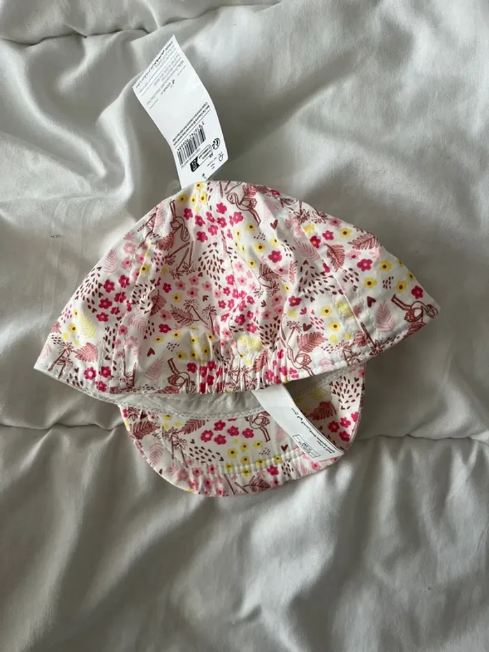 Casquette NEUVE bébé fille - photo numéro 3