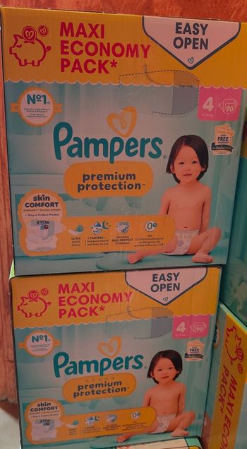 Lot de 180 couches Pampers premium protection t4
