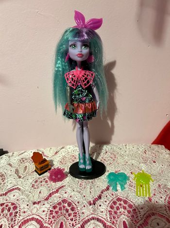 Poupée monster High Twyla