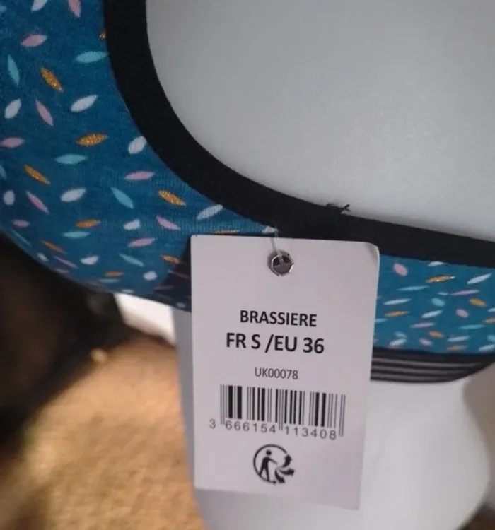 Brassière de sport avec coque de rembourrage amovibles taille 36 - photo numéro 3