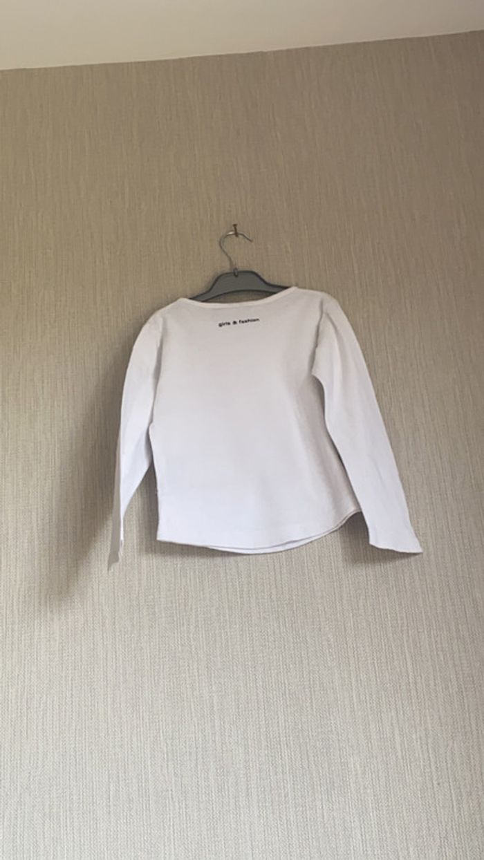 T-shirt blanc avec fille - photo numéro 2