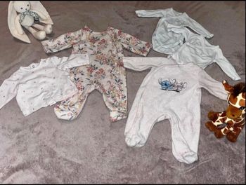 Lot vêtement taille 0-1mois