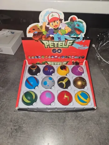 [NEUF] Présentoir Pokeball Petelf Pokémon