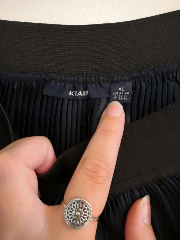 Jupe plissée bleue marine Kiabi t. XL - photo numéro 4