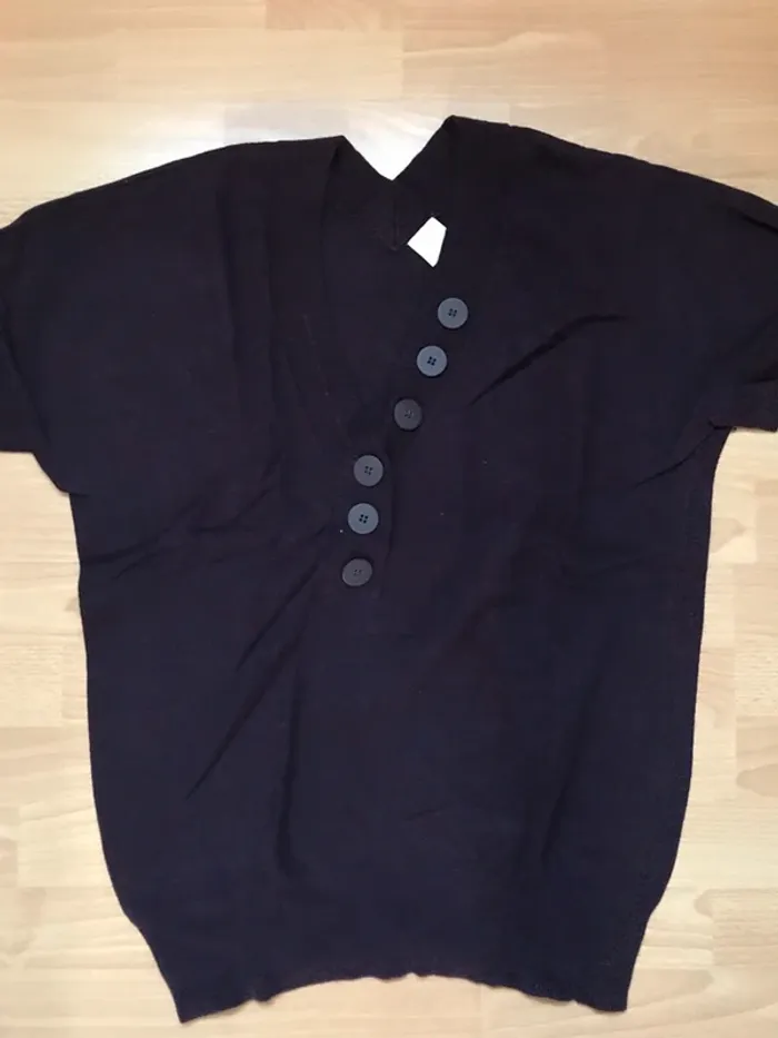 Pull col v manches courtes