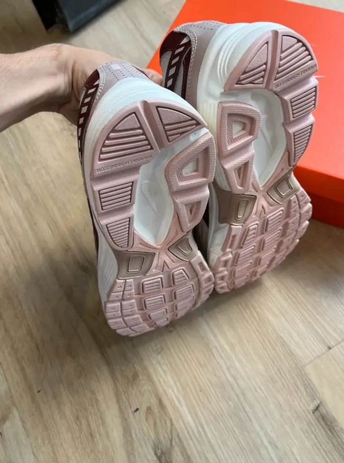 Nike Initiator Rose Blanc Fluffy Taille 38 - photo numéro 4