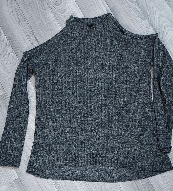 Pull epaule dénudée