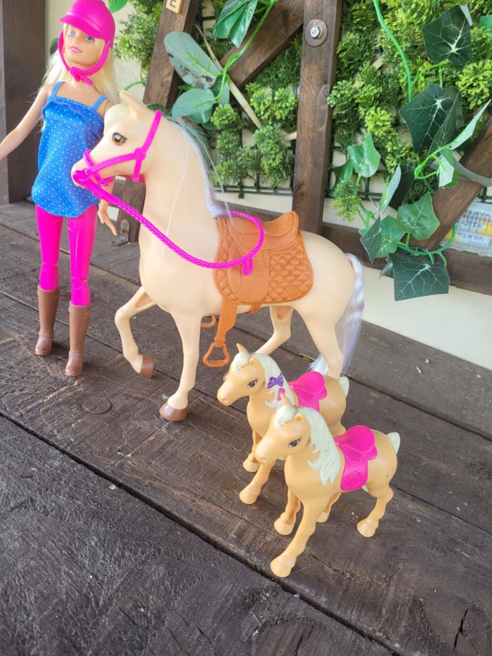 Lot chevaux et Poupée Barbie - photo numéro 3