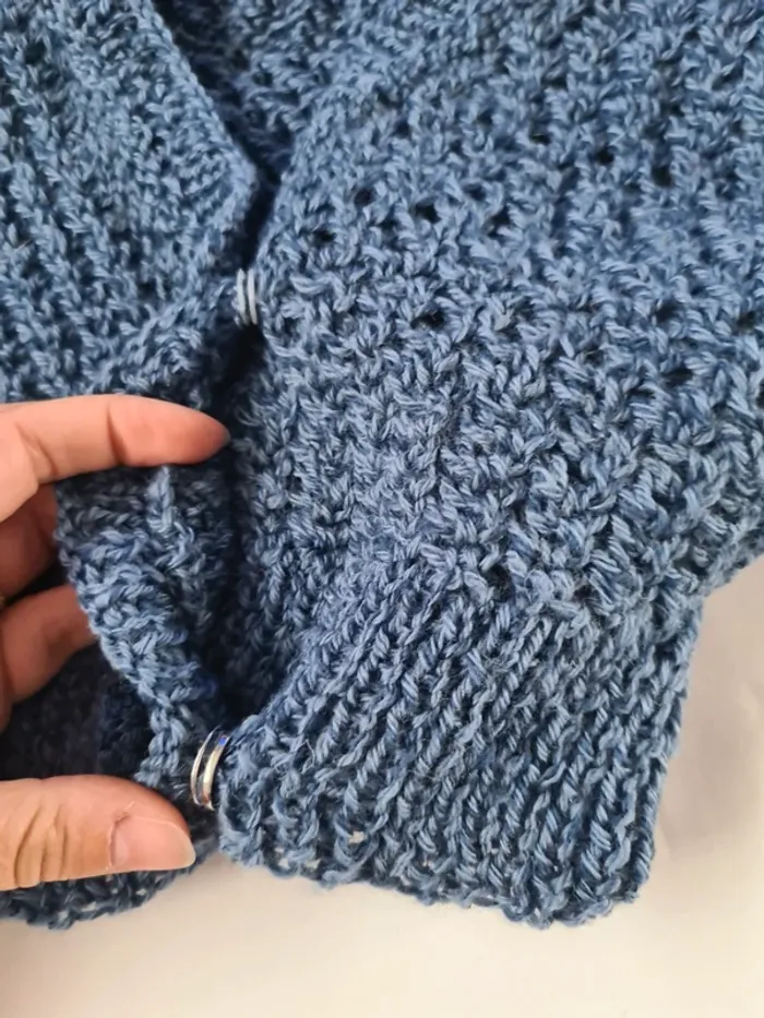 Gilet et bonnet 3 - 6 mois fait main - photo numéro 3