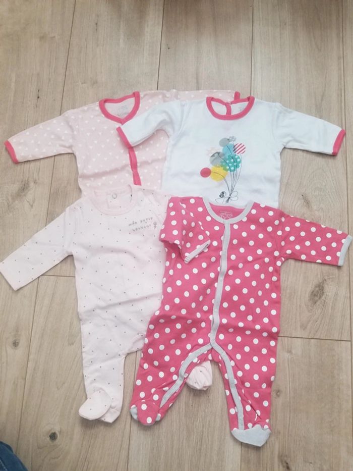 4 pyjamas léger 1mois