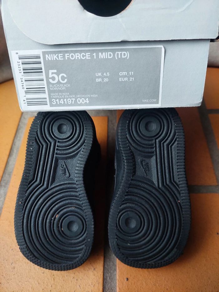 Nike air force 1 Taille 21 - photo numéro 5