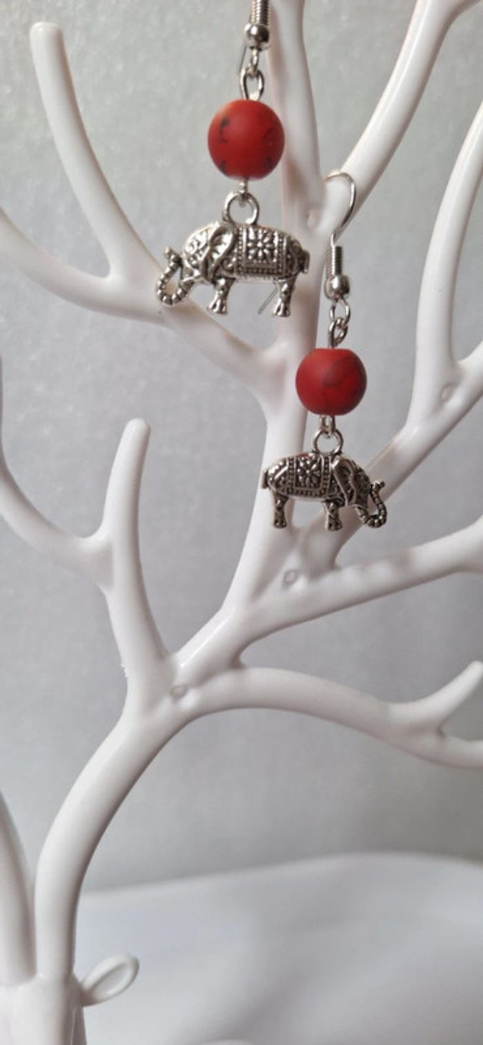 Boucles d'oreilles éléphant perle rouge - photo numéro 3