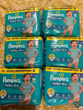 Six packs de couches Pampers taille 5 plus