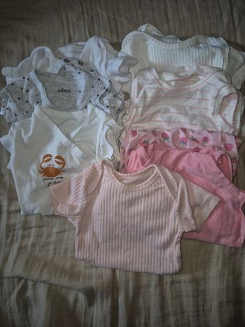 Lot bodies 1mois