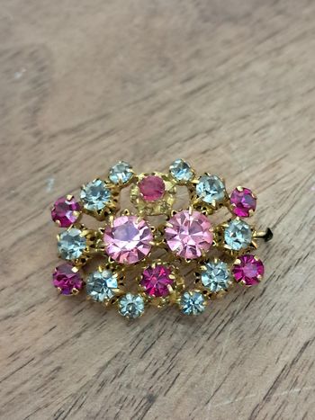 Broche rétro strass et métal doré