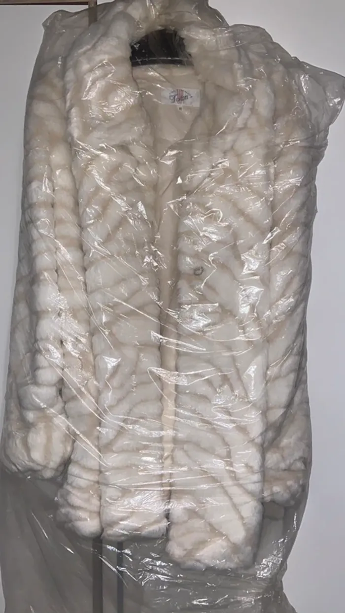 Manteau fausse fourrure beige/crème - photo numéro 3