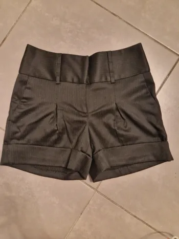 Short noir satiné