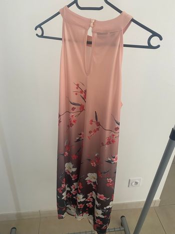 Robe rose pale à fleur 