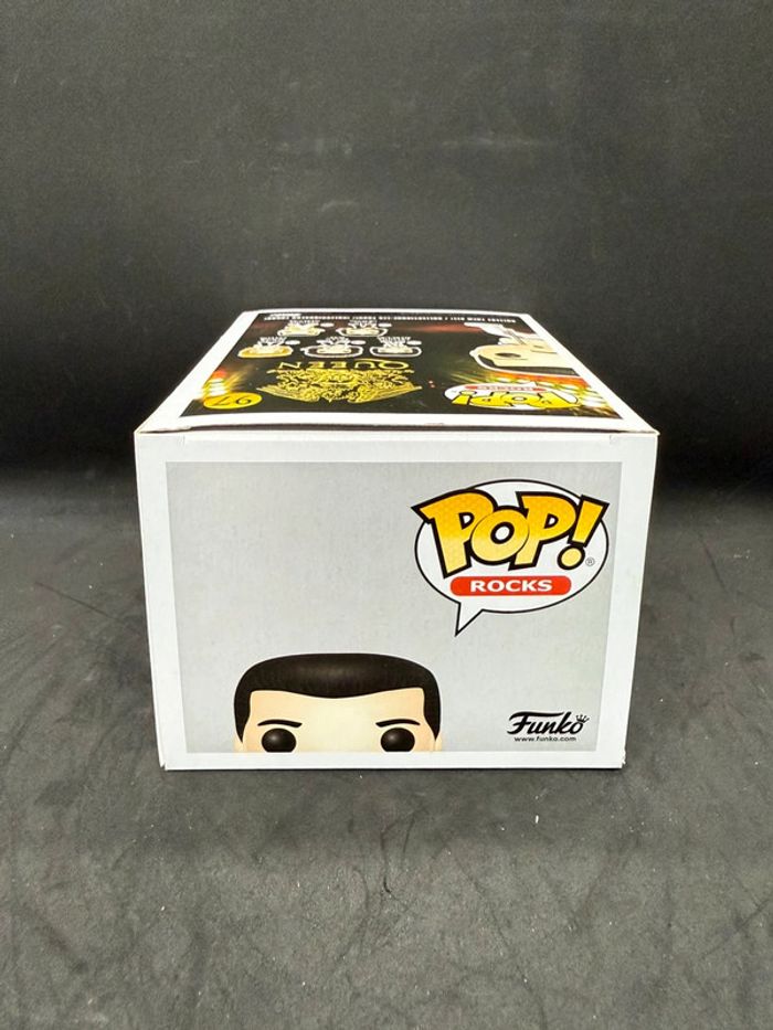 Funko pop queen Freddie mercury 97 diamond FYE Sticker - photo numéro 6