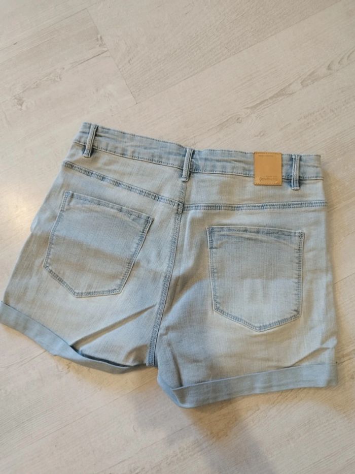 Superbe short en jean Stradivarius taille 40 - photo numéro 2