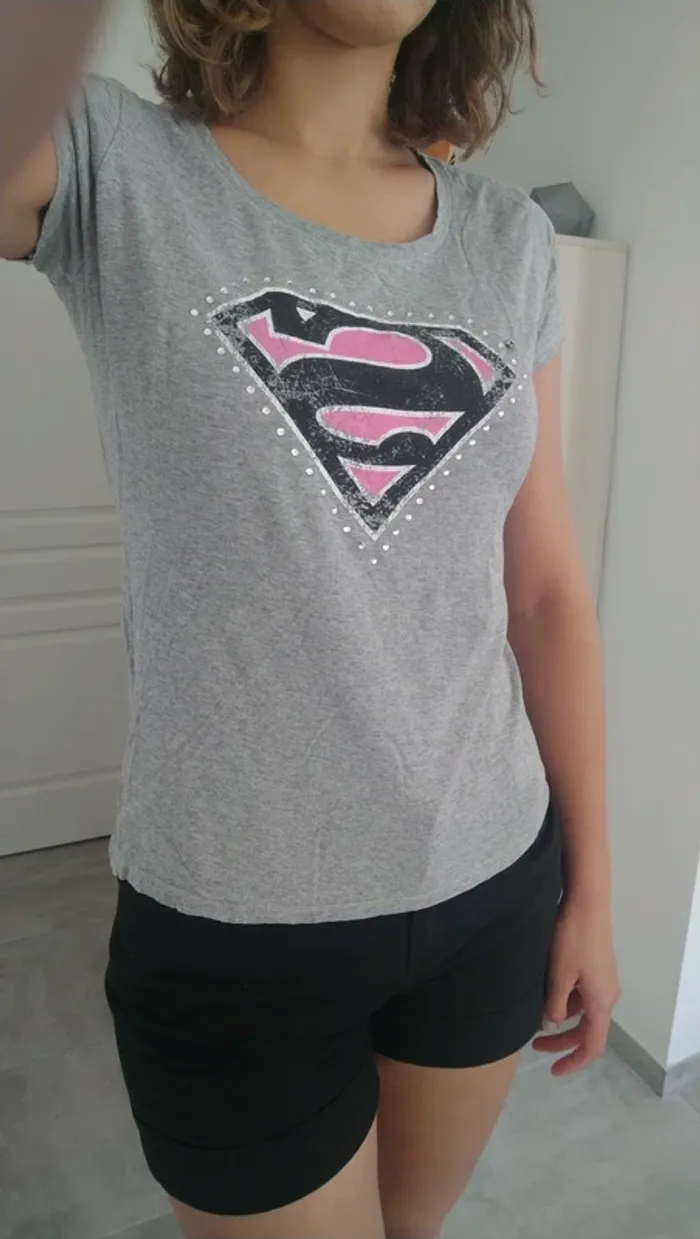 🌺T shirt supergirl, édition limitée cache cache 🌸 - photo numéro 2