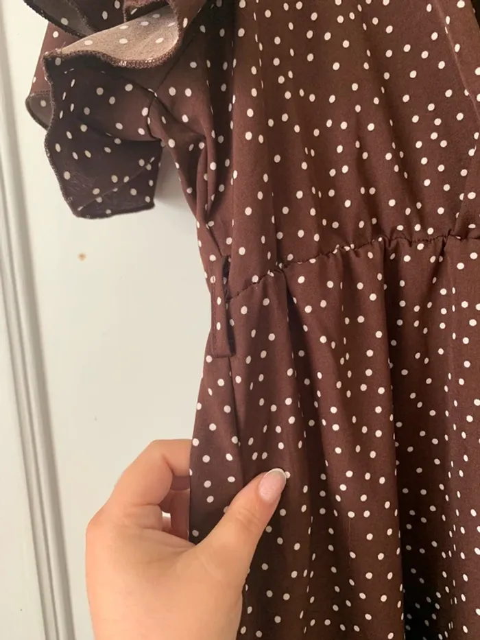 Robe portefeuille à pois volants marron/blanc femme - Taille 2XL Shein Curve - photo numéro 3